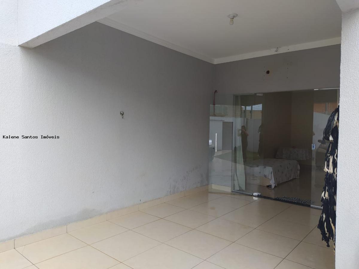 Casa à venda com 3 quartos, 240m² - Foto 2