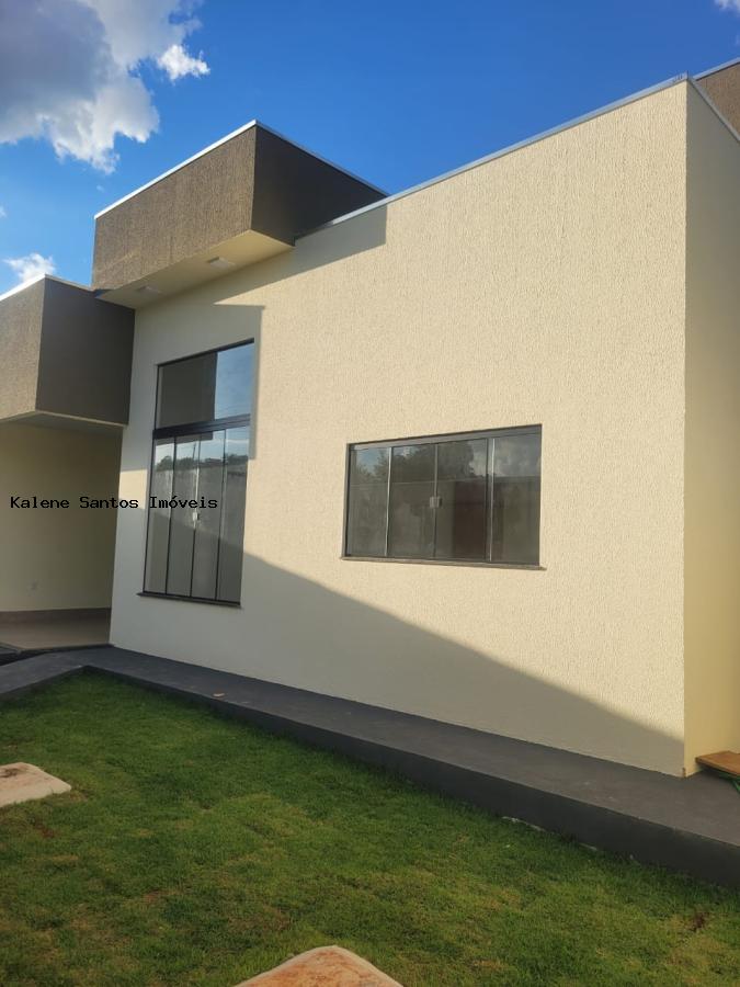 Casa à venda com 3 quartos, 218m² - Foto 1