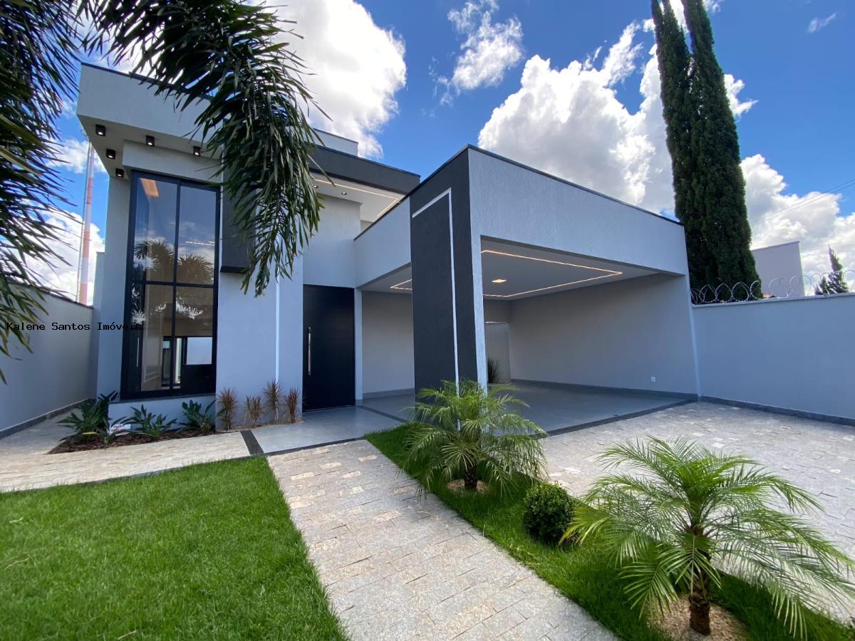 Casa à venda com 3 quartos, 360m² - Foto 1