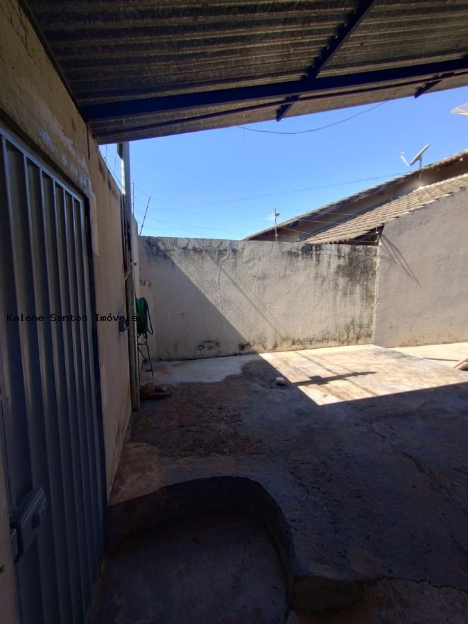 Casa à venda com 3 quartos, 200m² - Foto 2