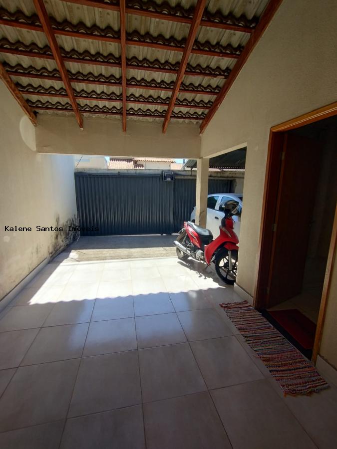 Casa à venda com 3 quartos, 200m² - Foto 1