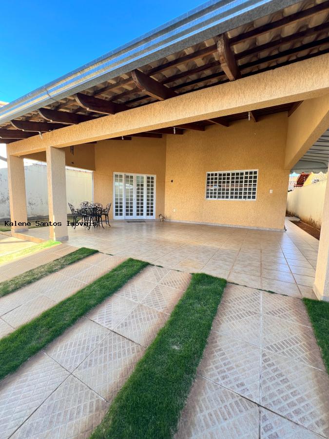 Casa à venda com 3 quartos, 360m² - Foto 1