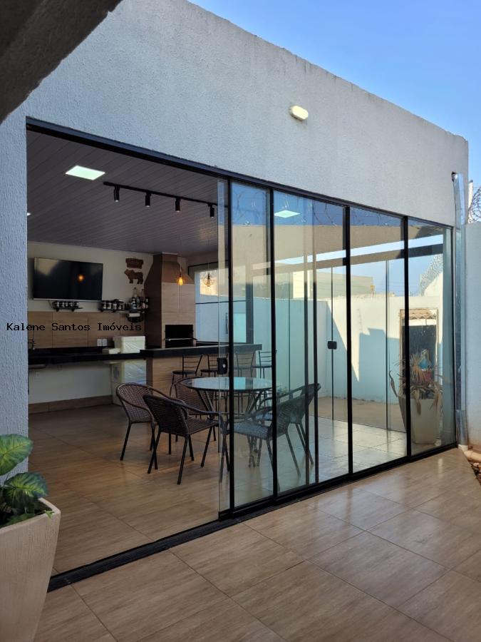 Casa à venda com 3 quartos, 212m² - Foto 2