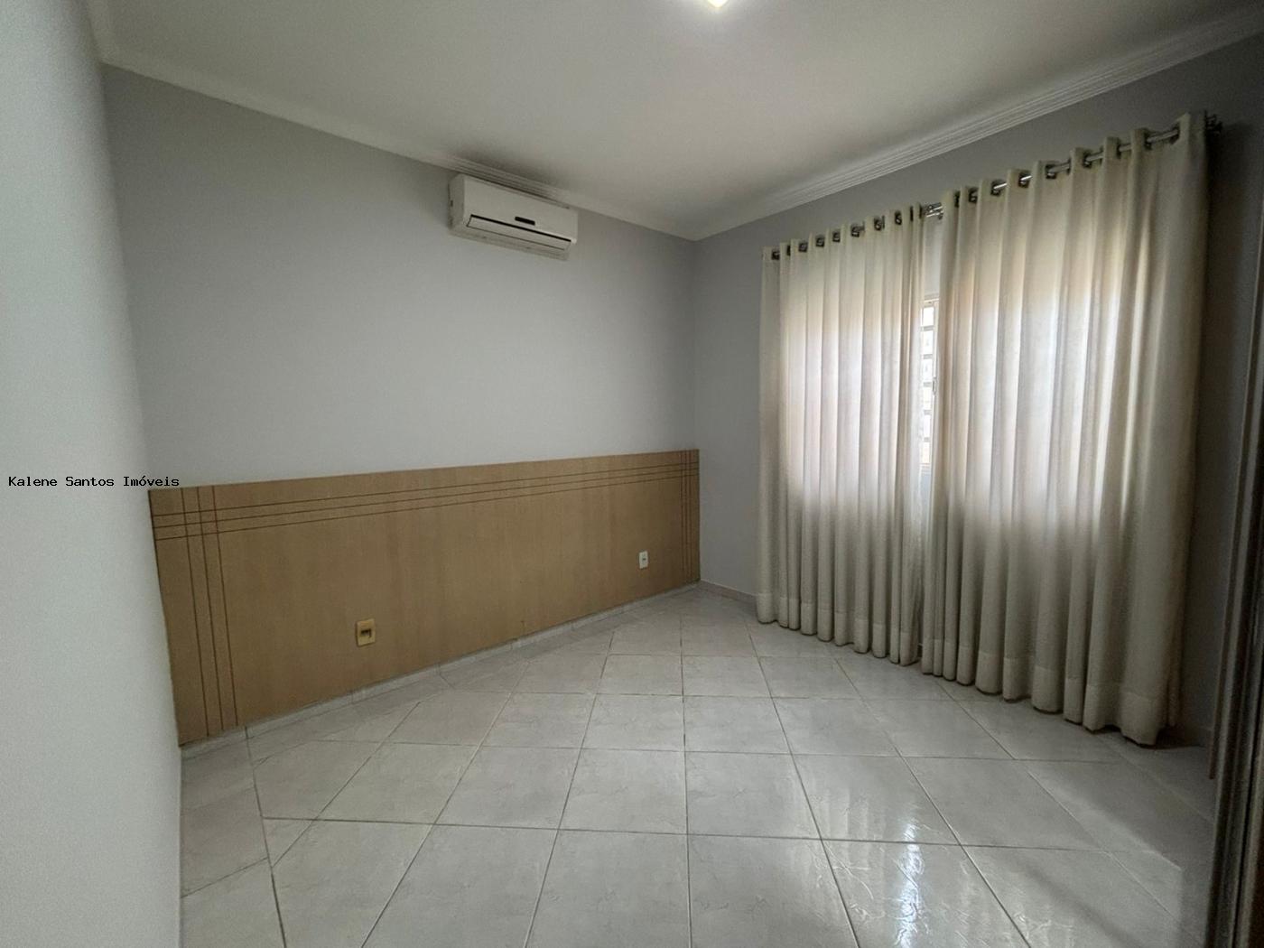 Casa para alugar com 3 quartos, 230m² - Foto 11