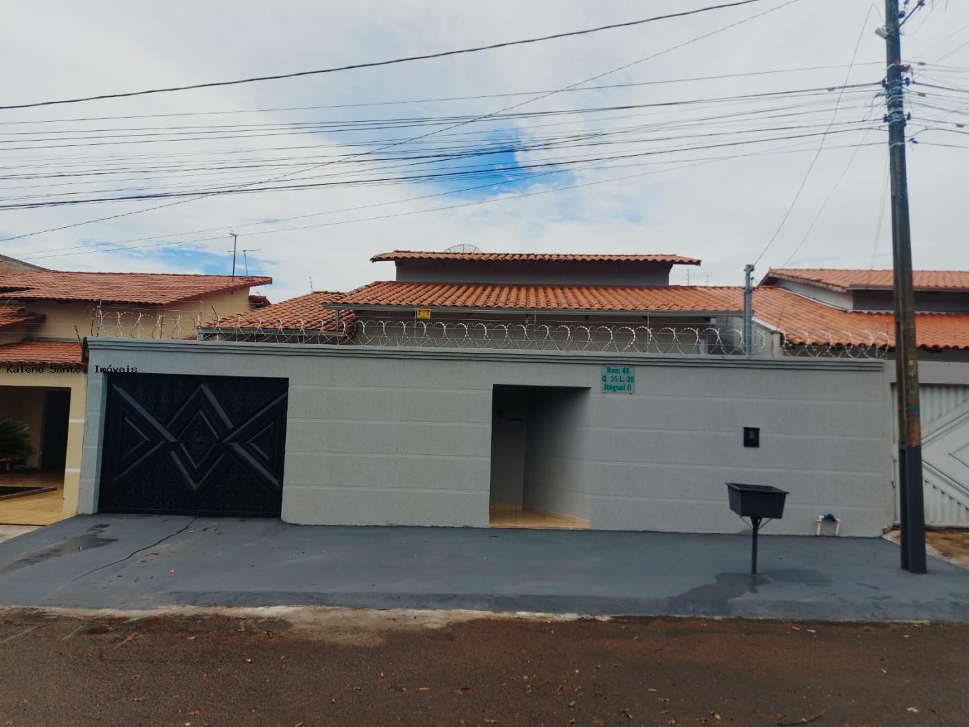 Casa à venda com 3 quartos, 360m² - Foto 1